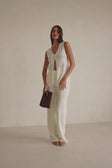 Video, Blanca Pants